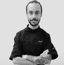 Photo de Adrien, pâtissier - Léon et Marcel